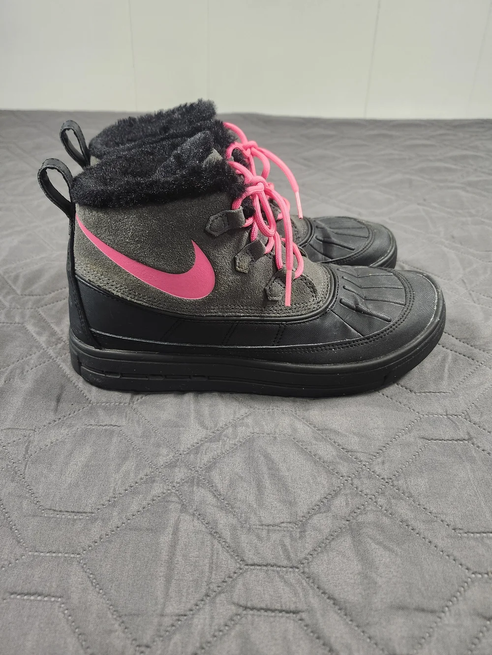 Nike ACG Woodside Chukka 2 boots Water-resistant rubber base Size 6Y/ Womens 7.5